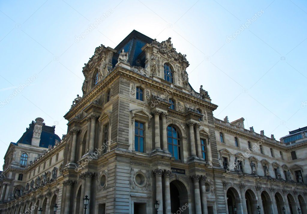 Louvre museum art gallery Paris, France — Stock Photo © thaifairs #5614843