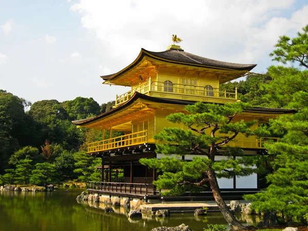 Kinkakuji, het gouden paviljoen in kyoto, japan — Stockfoto