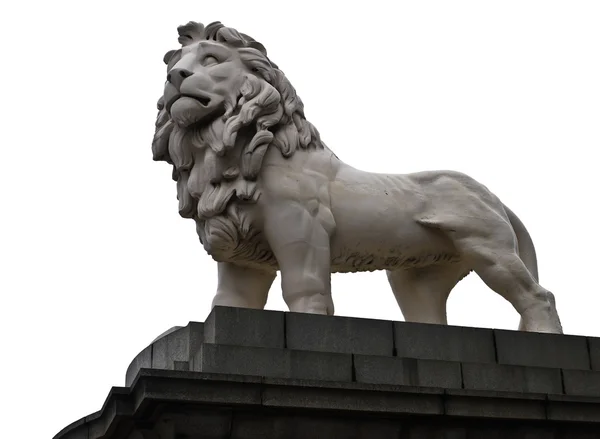 Estatua de león blanco con aislado en blanco —  Fotos de Stock
