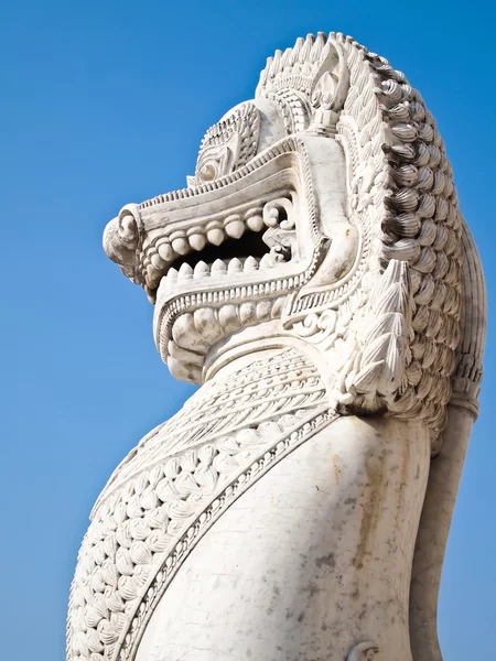 Antika koruyucu aslan heykeli — Stok fotoğraf