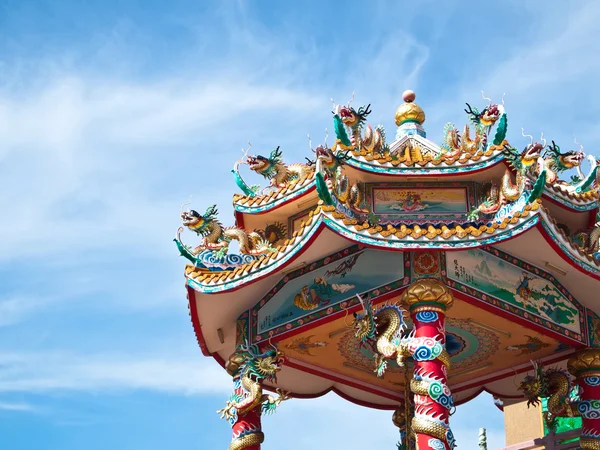 Κινεζικό ναός με γαλάζιο του ουρανού — Φωτογραφία Αρχείου