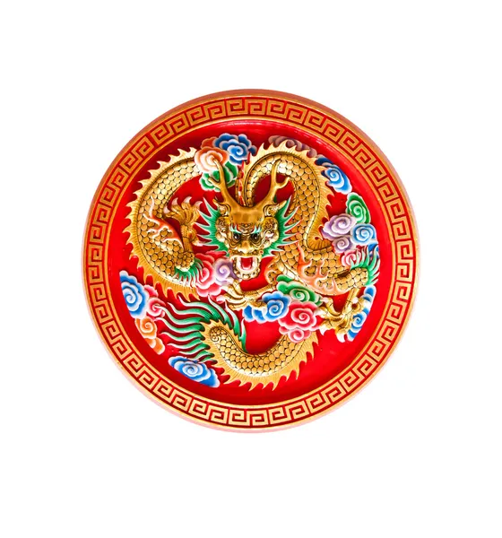 Drago dorato decorato su legno rosso, stile cinese — Foto Stock