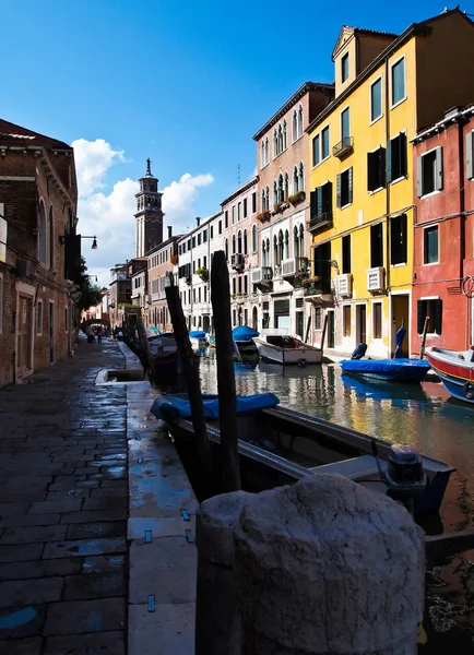 Jednym z kanałów w Wenecja, Włochy — Zdjęcie stockowe