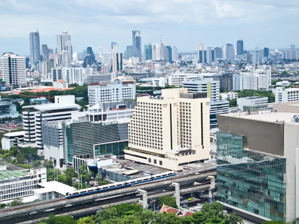 Siam square shopping areas with Skytrain , Bangkok — Stock Photo, Image