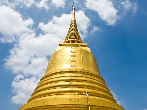 Mountain golden temple (horizontal) — Stock Photo, Image