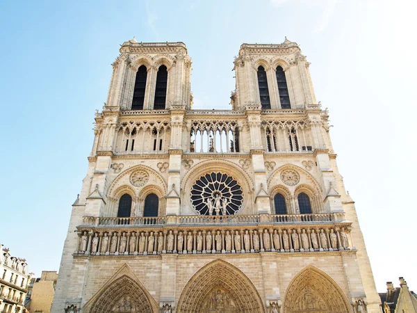 Die Fassade von Notre Dame in Paris, Frankreich — Stockfoto
