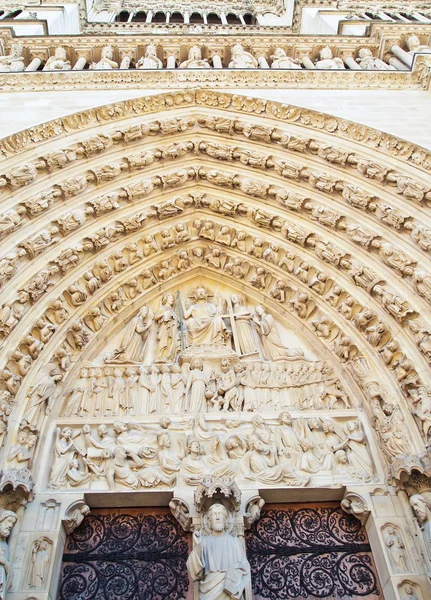 The facade of Notre Dame in Paris , France — Stock Photo, Image