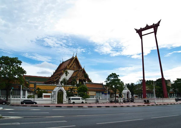 Obří houpačka (sao ching cha) sutat chrám bangkok, Thajsko — Stock fotografie
