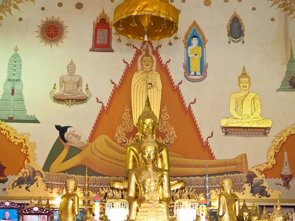 Ubosot of Wat Inthrawihan, Bangkok Thailand — стоковое фото