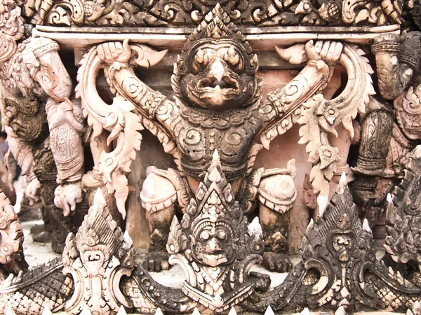 Garuda sculptuur, bangkok thailand — Stockfoto