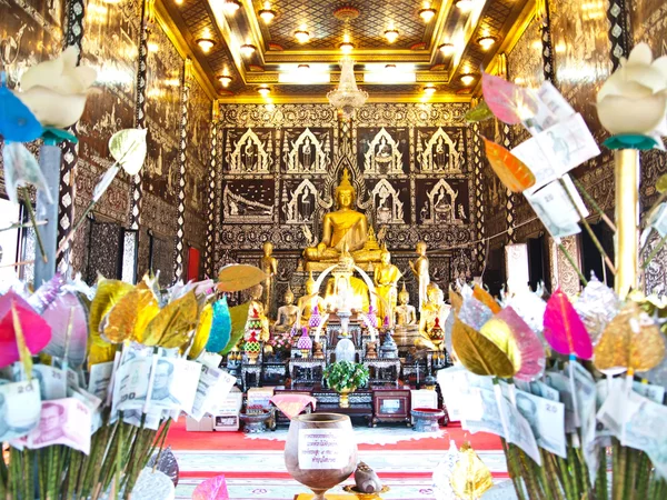 Złoty Budda i drzewo pieniądze dla wpłat — Zdjęcie stockowe