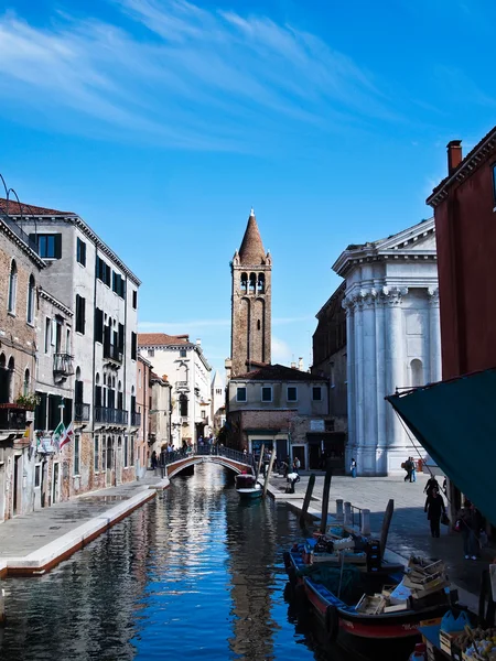 Один з каналів у Венеції, Італія — стокове фото