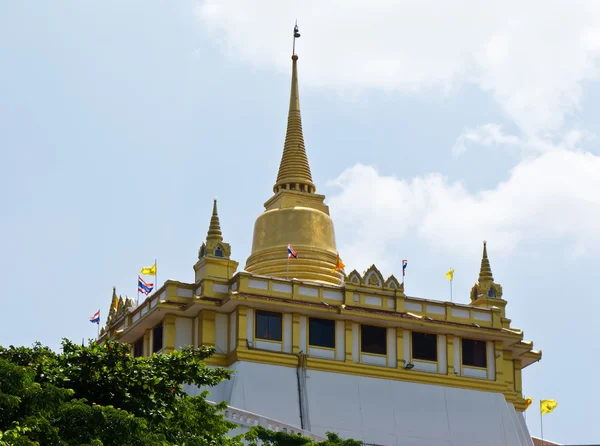 와트 사껫의 태국 방콕 꼭대기 황금 탑 — 스톡 사진