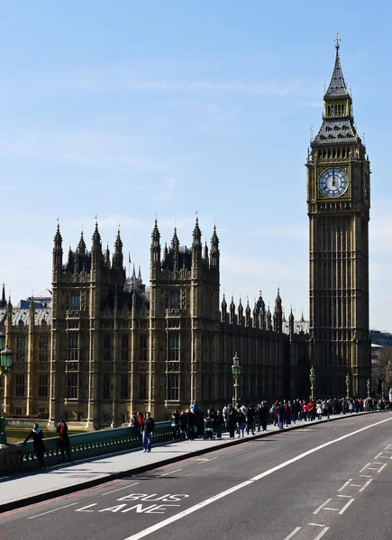 Wielka Brytania, Londyn, big Bena na tle błękitnego nieba — Zdjęcie stockowe