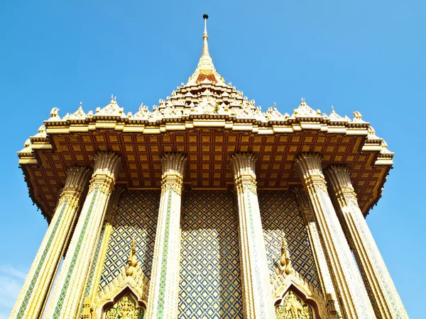 Wat Phra Buddhabat com fundo azul céu — Fotografia de Stock