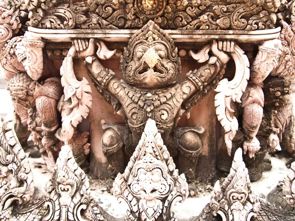 Garuda statue — Stock Photo, Image