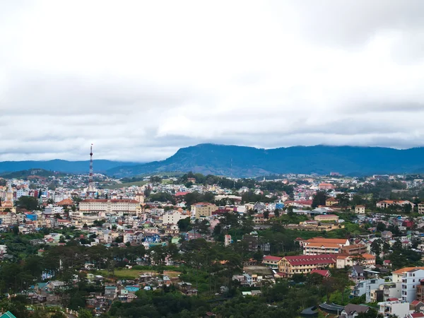 Vista de la ciudad de DaLat en Vietnam — Foto de Stock