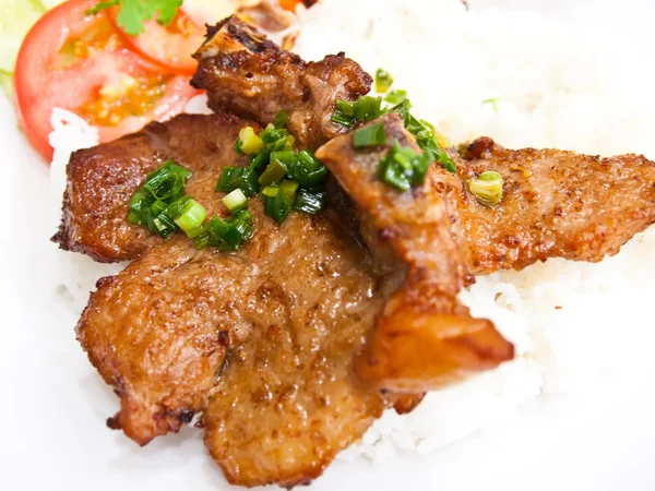 Carne di maiale alla griglia con riso e pomodori, Vietnam Food — Foto Stock