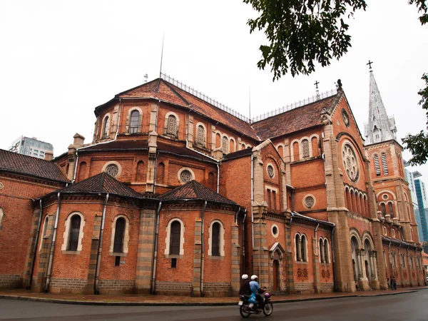 Catedral de Notre Dame em Ho Chi Minh City, Vietnã — Fotografia de Stock