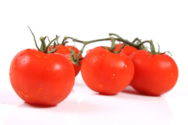 Bando de tomates com gotas — Fotografia de Stock
