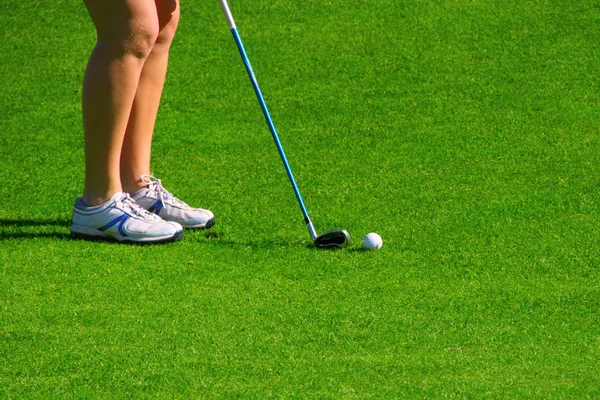 Pelaa golfia — kuvapankkivalokuva