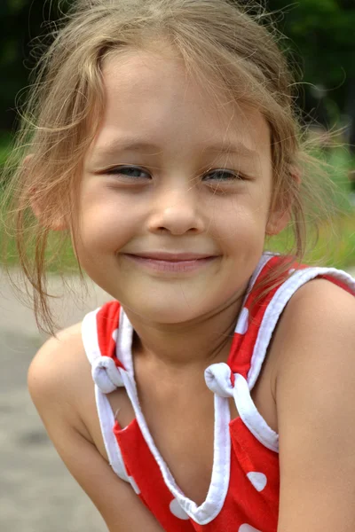 Portrait of young girl — Stock Photo, Image