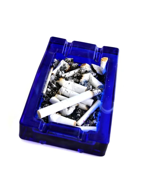 Posacenere pieno di mozziconi di sigaretta — Foto Stock