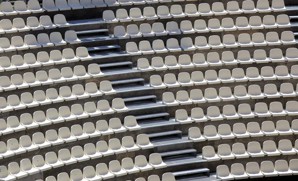 Leere weiße Stadionsitze — Stockfoto