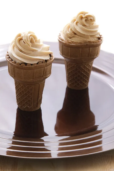 Pastel de helado cono —  Fotos de Stock