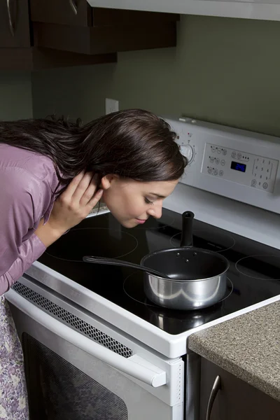 Smelling the pot — Stock Photo, Image