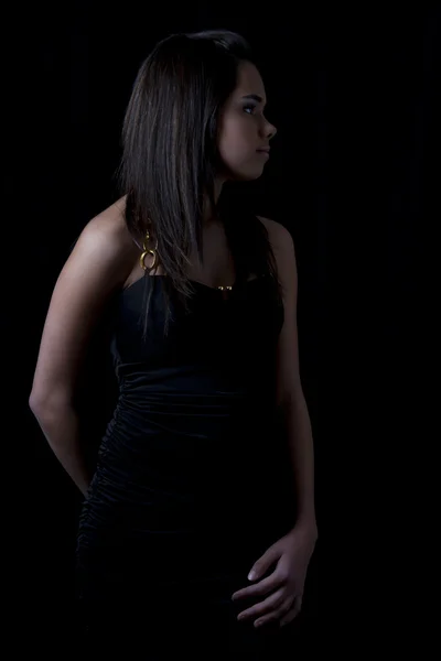 Adolescenta in rochie mica neagra — Fotografie, imagine de stoc