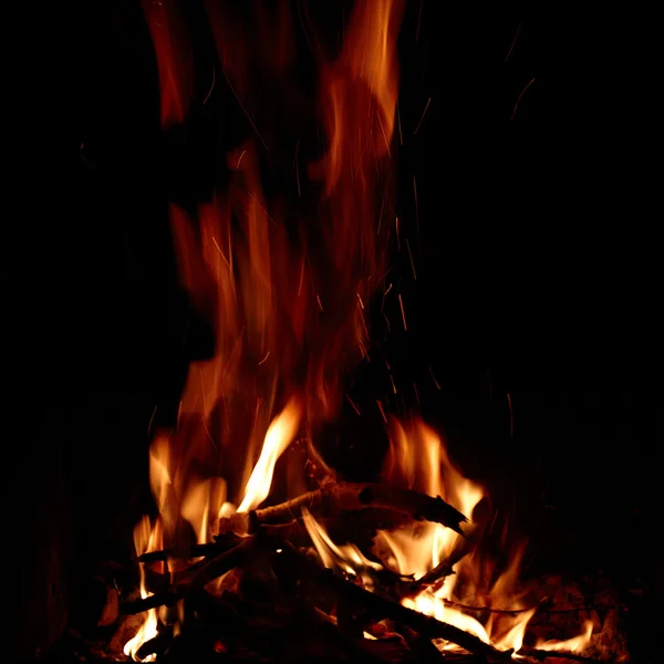 Chama de um fogo à noite — Fotografia de Stock