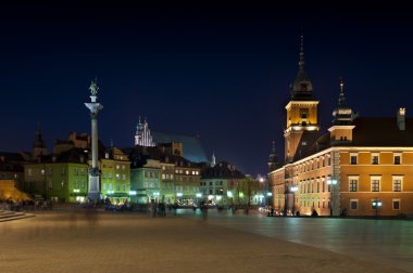 gece Varşova Kraliyet Kalesi Panoraması