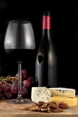 kırmızı şarap şişesi ve gıda