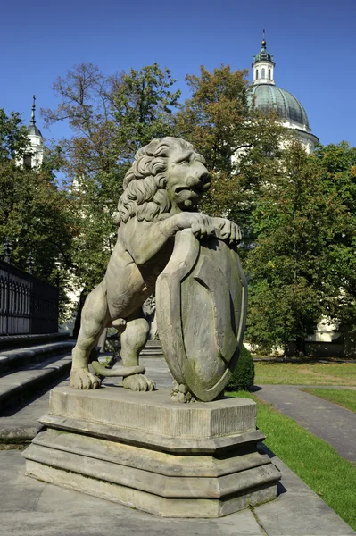 Escultura de leão em Wilanow — Fotografia de Stock