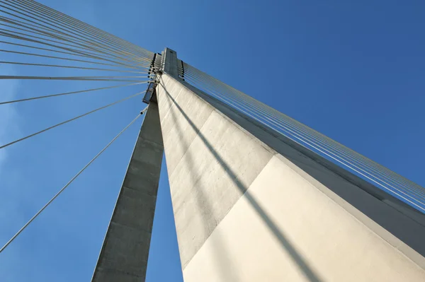 Szczegółowe streszczenie architektury nowoczesny most w Warszawie. — Zdjęcie stockowe