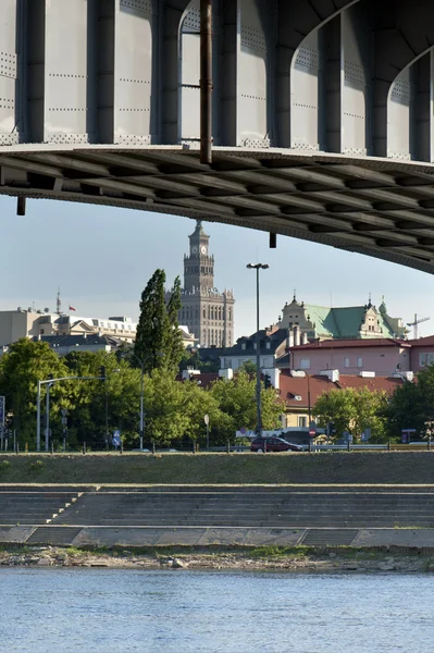 Warschauer Stadtpanorama mit Brücke und Fluss — Stockfoto