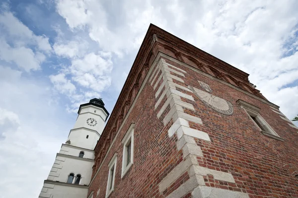 Antigua torre del ayuntamiento en Sandomierz, Polonia — Foto de Stock