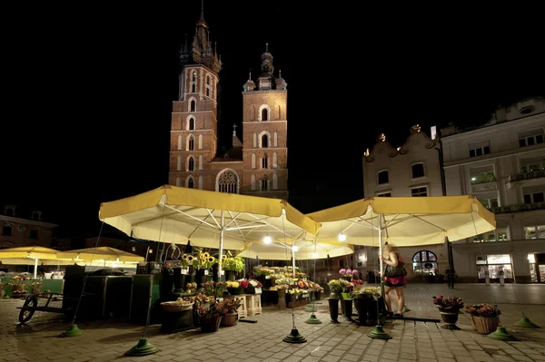 Mariacki Church di notte, Cracovia, Polonia — Foto Stock