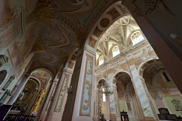 Интерьер старой церкви Святого Мартина в Опатове — стоковое фото