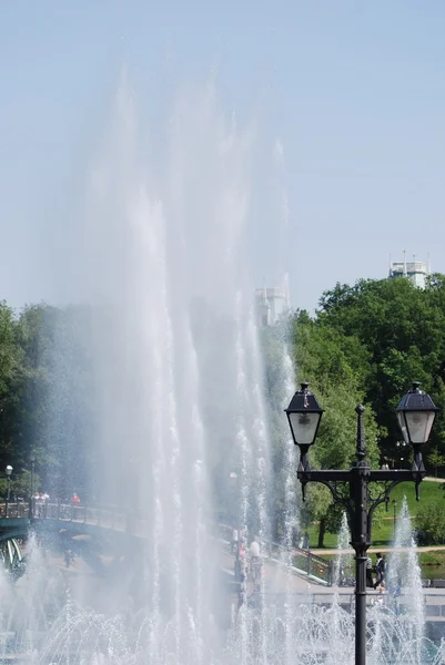 High fountain in moscow city park — Stock Photo, Image