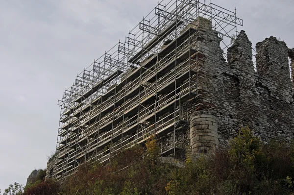 Rovine del castello durante la ristrutturazione — Foto Stock