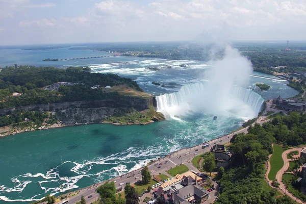 Niagara falls. Visa på hästsko vattenfall från kanadensiska sidan — Stockfoto