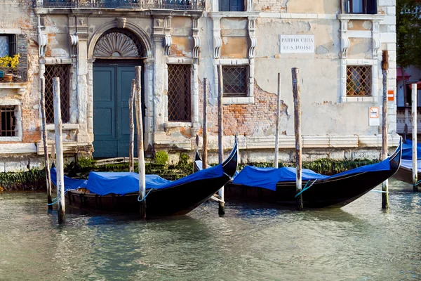 Gondolas Venetsiassa Italiassa — kuvapankkivalokuva