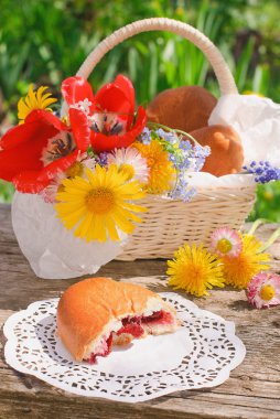 vişneli turta eski tablo kapalı ısırıldı