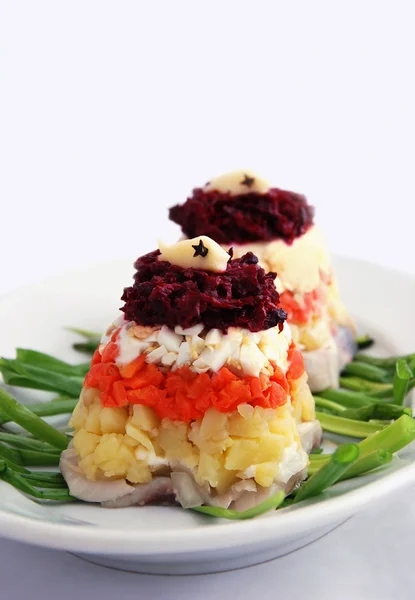 Salada de legumes russa com arenque Imagens De Bancos De Imagens Sem Royalties
