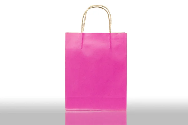 Bolsa de papel rosa aislada sobre fondo blanco —  Fotos de Stock