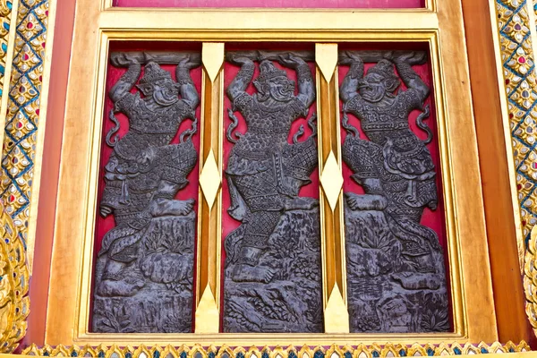 Sculpture sur bois style thaï autochtone — Photo