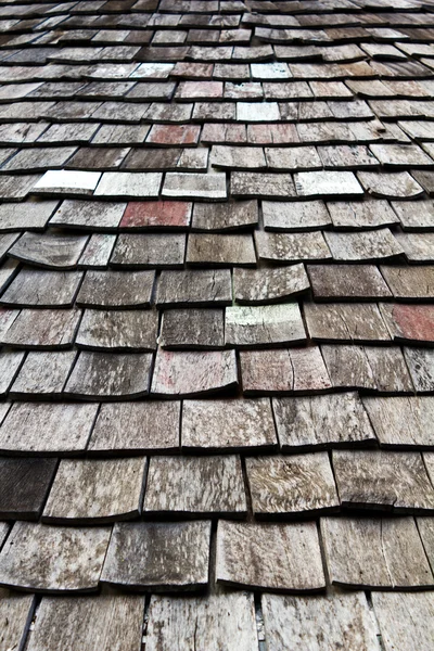 Old worn shingle roof pattern — Stock Photo, Image