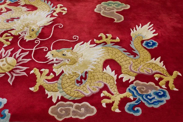 Dragon image on the carpet — Stok fotoğraf
